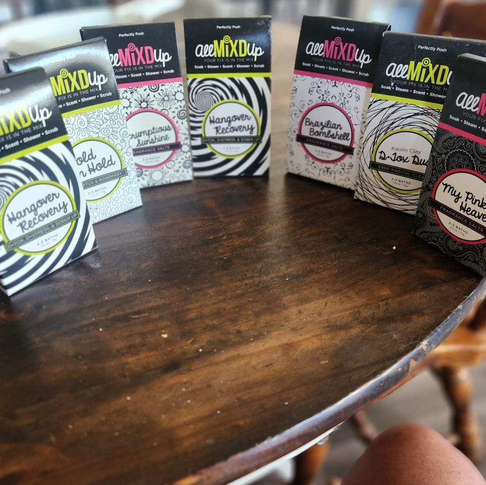 NEW Perfectly Posh fragrance salts